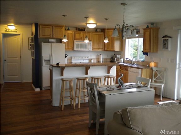 4th image of 316 4th St NE