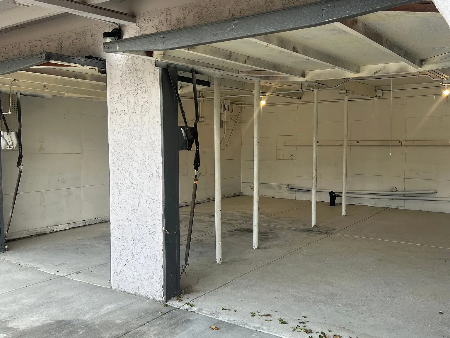 4 bed, 2000 sqft, $3,590 — Photo 3