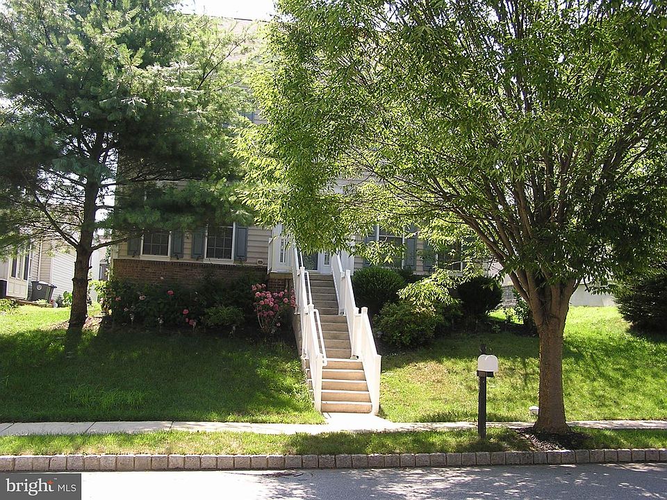 1st image of 33 Prospect Hill Blvd