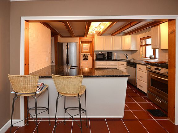 4th image of 304 Longfellow Ave