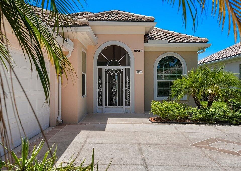 1st image of 8232 SE Palm Hammock Lane