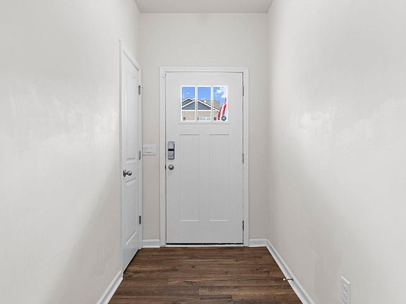 5th image of 63 Oak Edge Ln