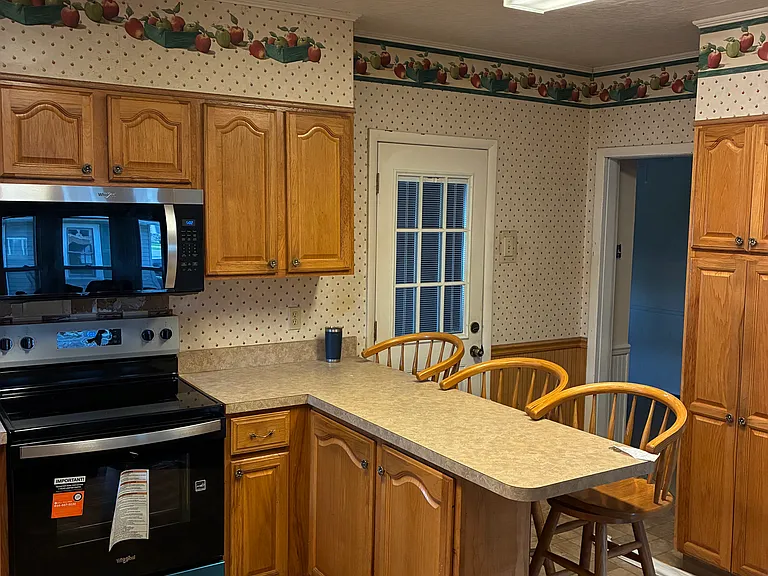 Kitchen with bar