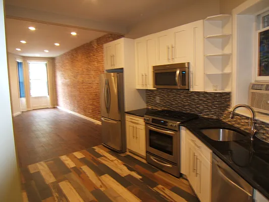 Rented by Joel Weisz, LREB | media 14