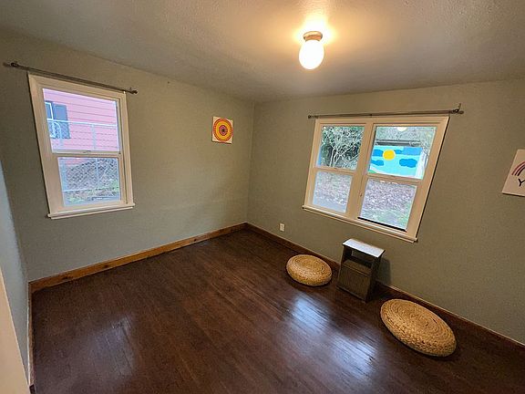 3rd image of 1107 Grand Blvd