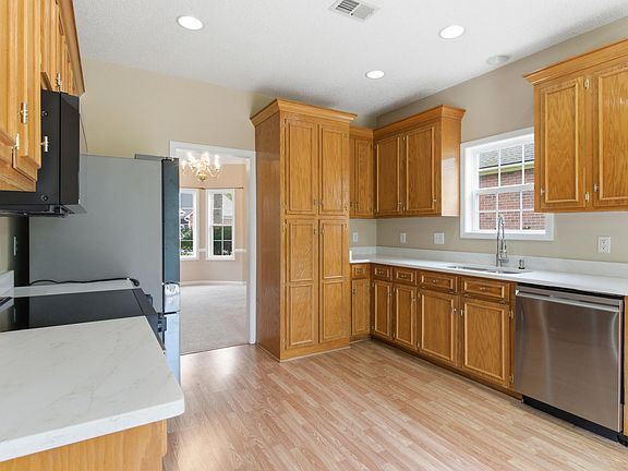 4th image of 8752 Evangeline Dr