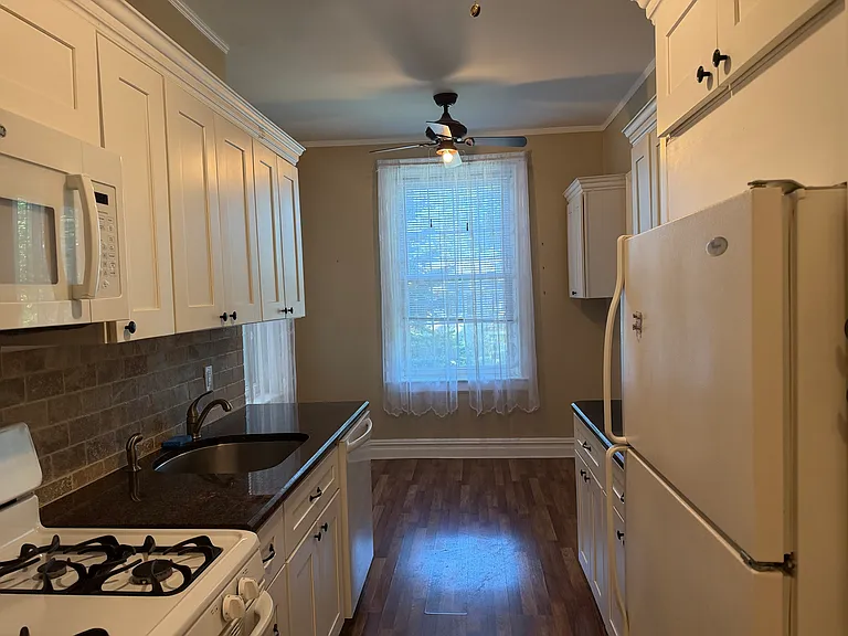 12 Hamilton Pl #B6 — Photo 5