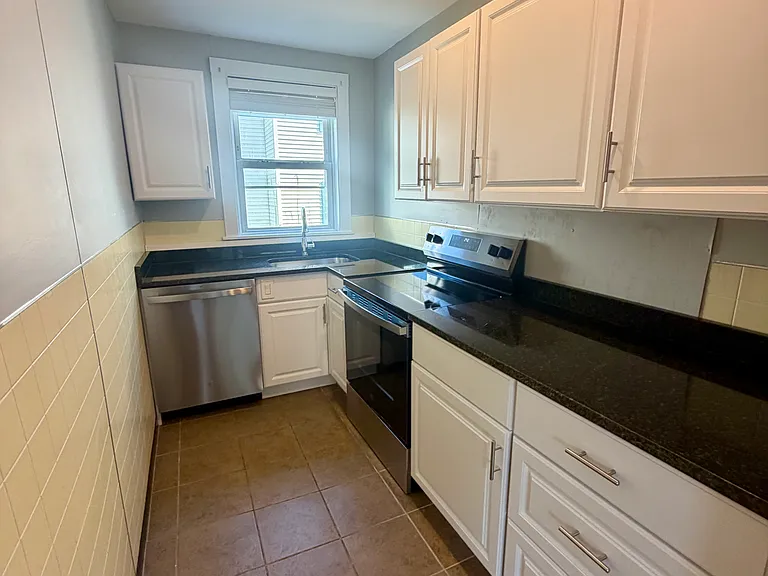 20-22 Florence St #2 — Photo 9