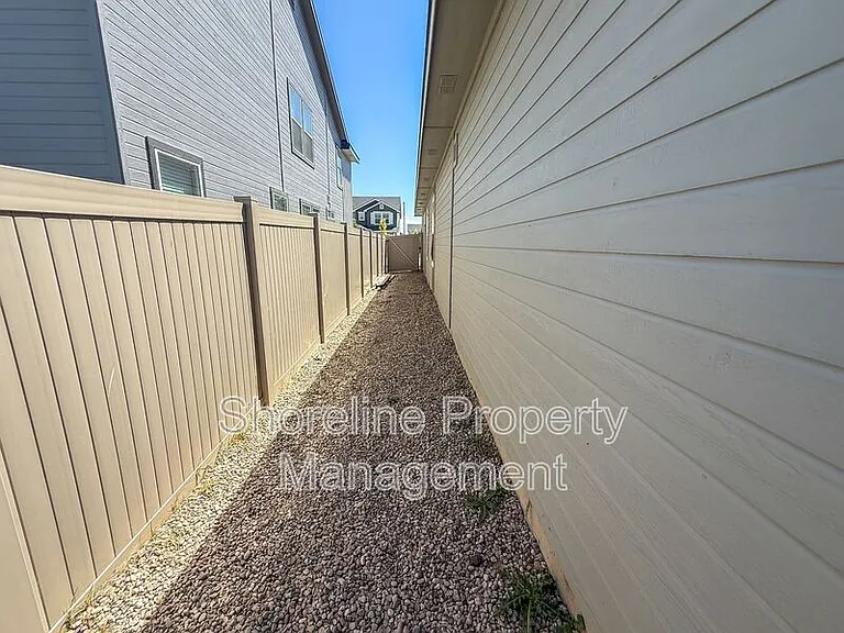 19304 Geneva Way — Photo 39