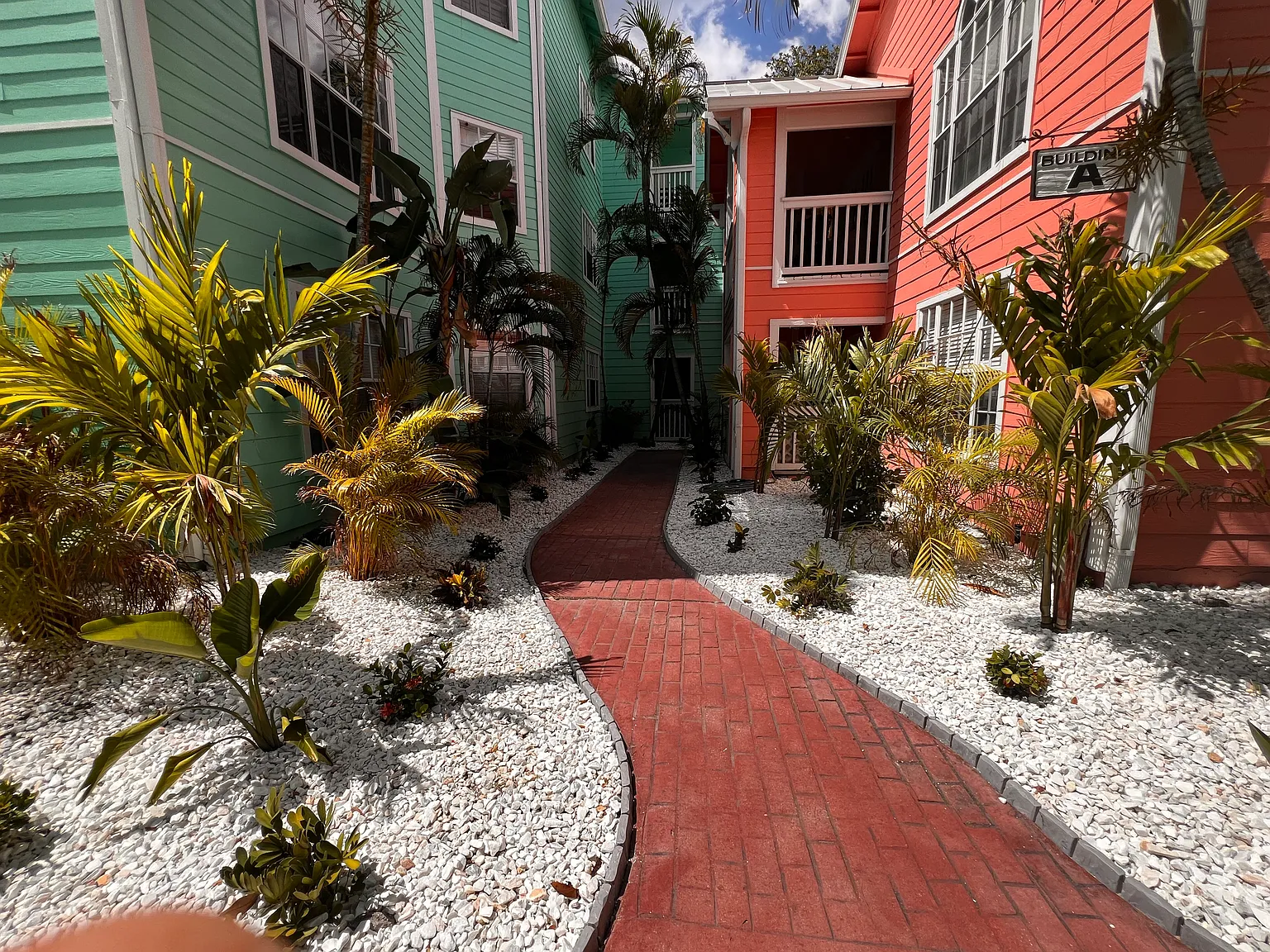 2 bed, 787 sqft, $2,300 — Photo 2