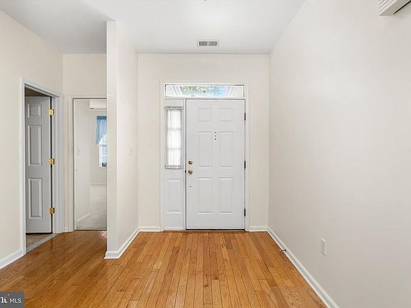 3rd image of 10 Powderhorn Way