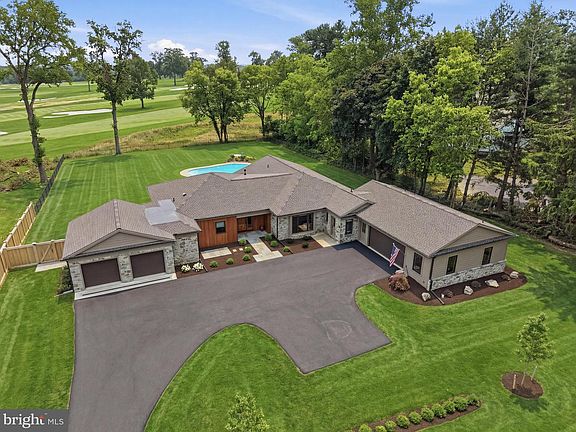 4th image of 1536 New Holland Pike