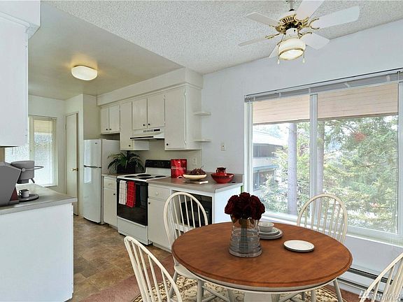4th image of 5620 200th St SW APT A302
