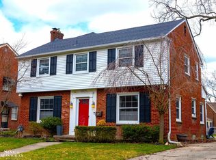 1832 Littlestone Rd, Grosse Pointe Woods, MI 48236