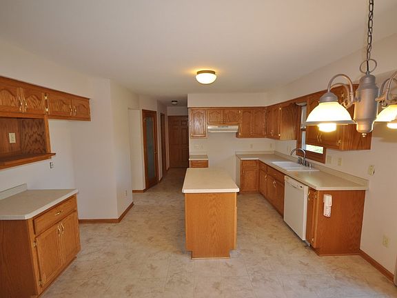 3rd image of 430 Oak Dr