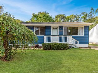 2949 Woodbury St, Commerce Township, MI