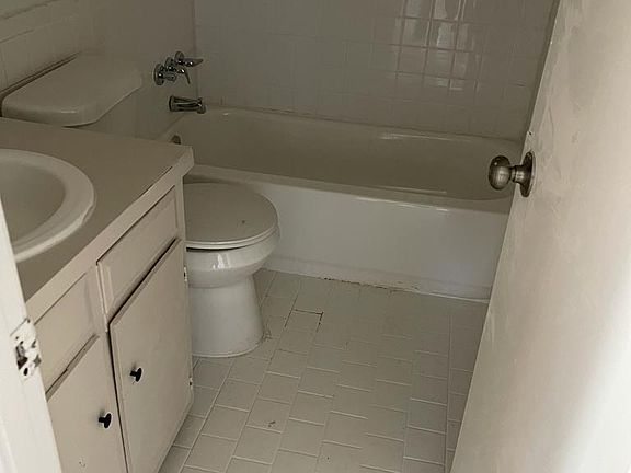 5th image of 1802 Jay Cir #A