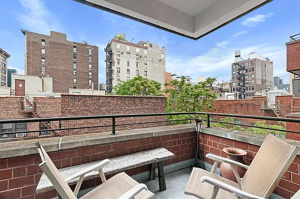 Sold by Compass | media 5