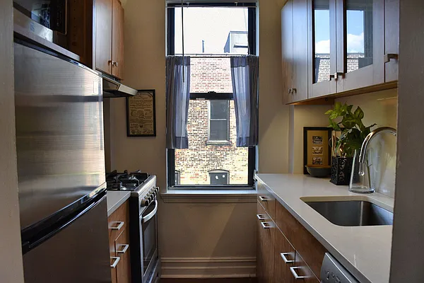 Rented by Bond New York | media 18