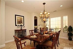 5th image of 757 Lorena Ln