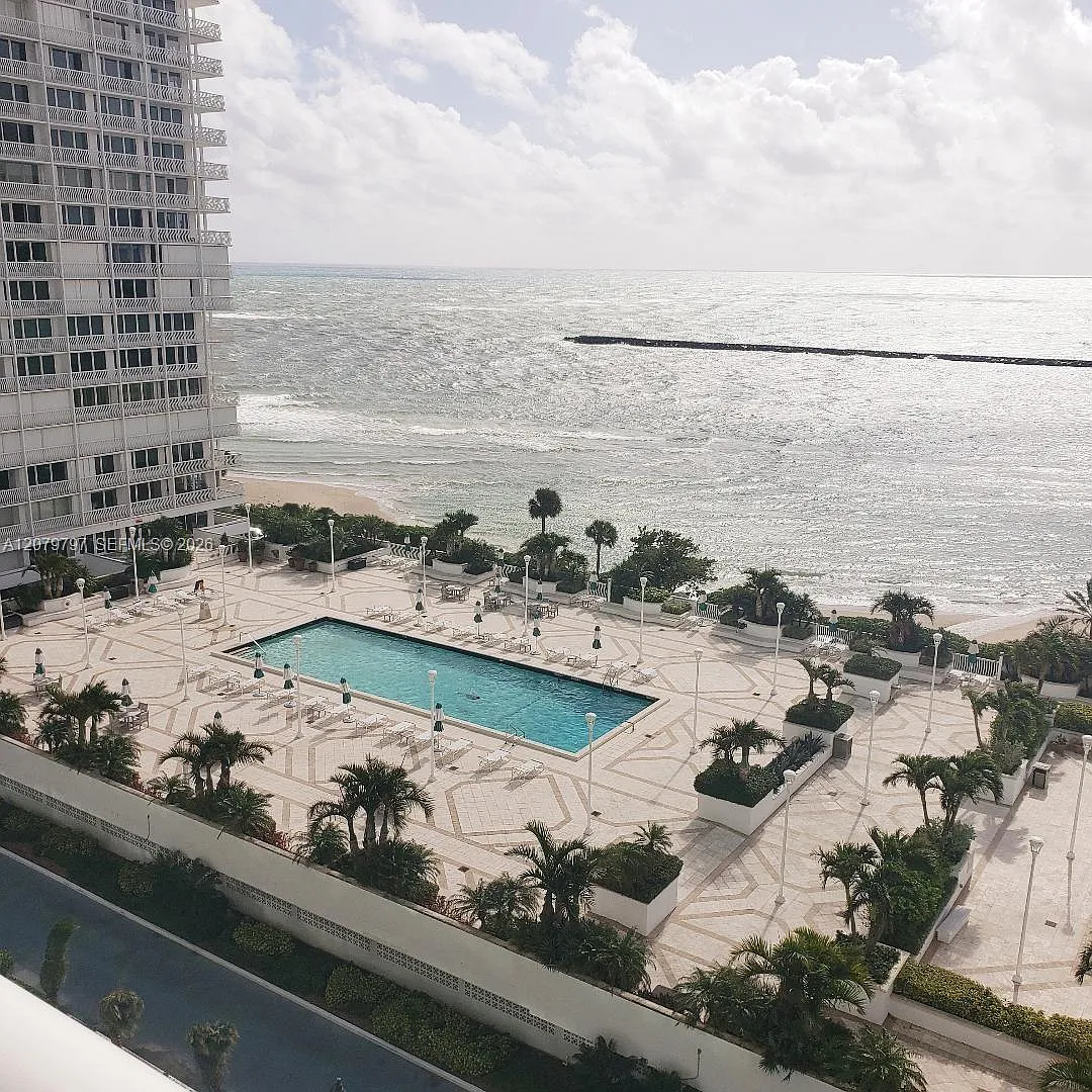 Point Of Americas Condo — Photo 1
