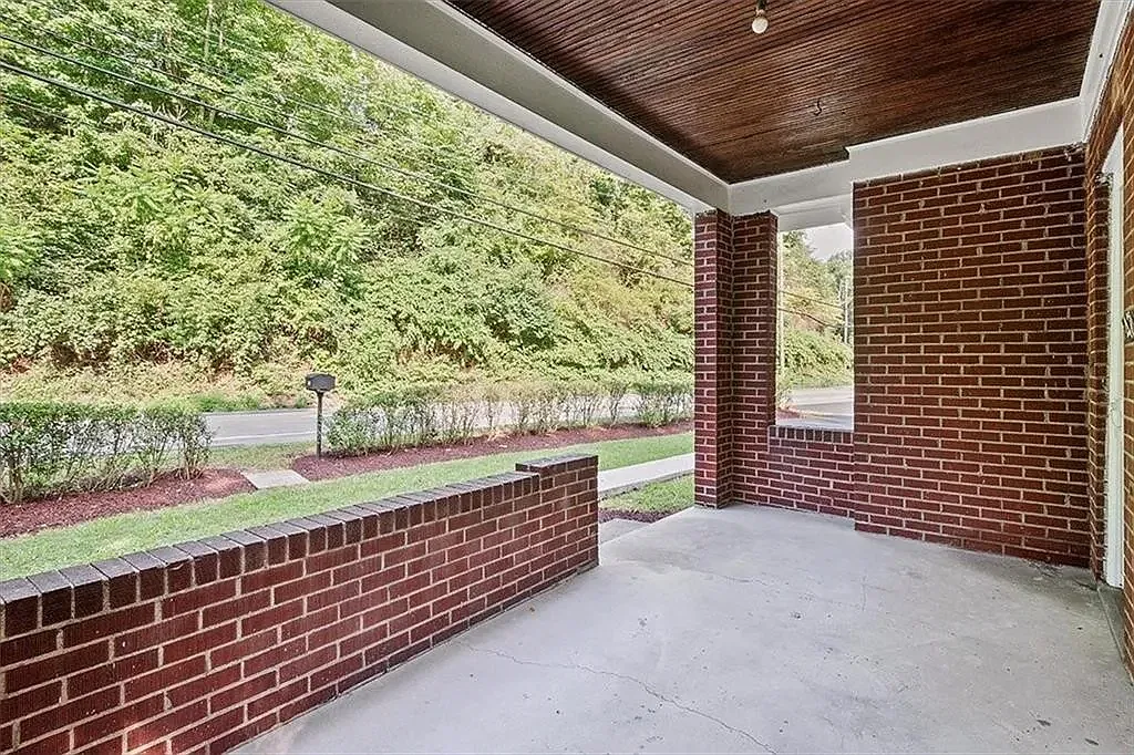 4 bed, 1975 sqft, $2,700 — Photo 3