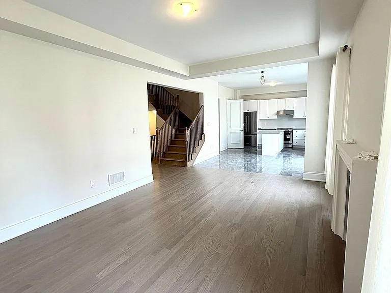64 Bud Leggett Cres — Photo 6
