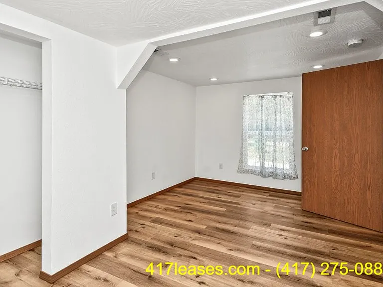2518 N Weller Ave — Photo 20