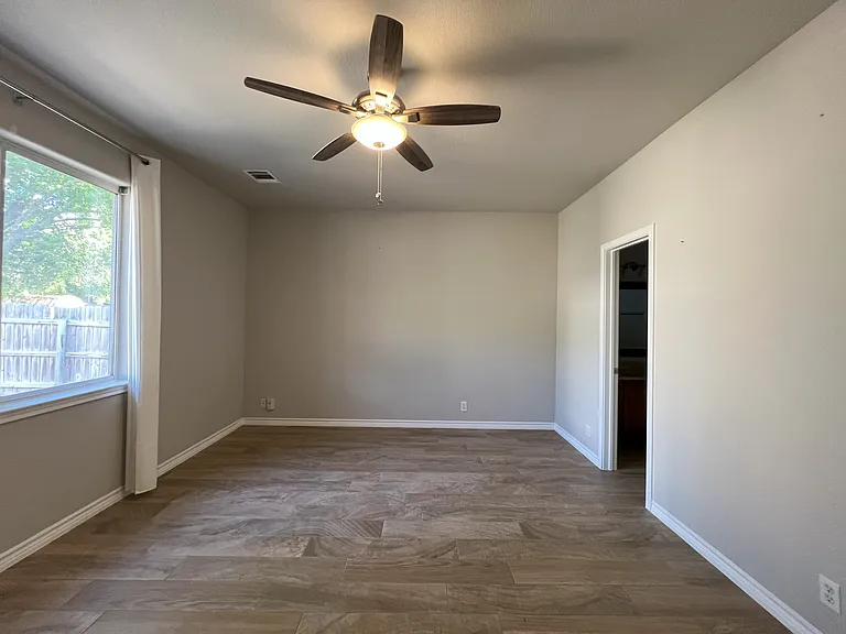 1112 Vanderbilt Cir — Photo 13