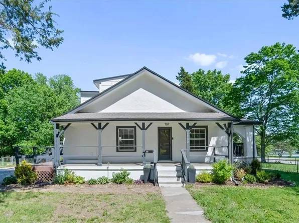 1502 E 135th St, Grandview, MO 64030
