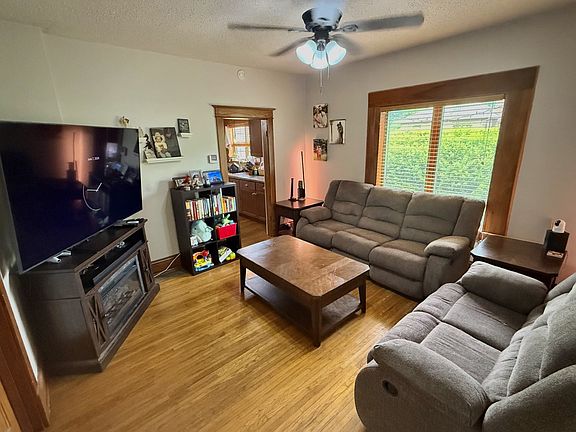 4th image of 127 N Kenosha Ave
