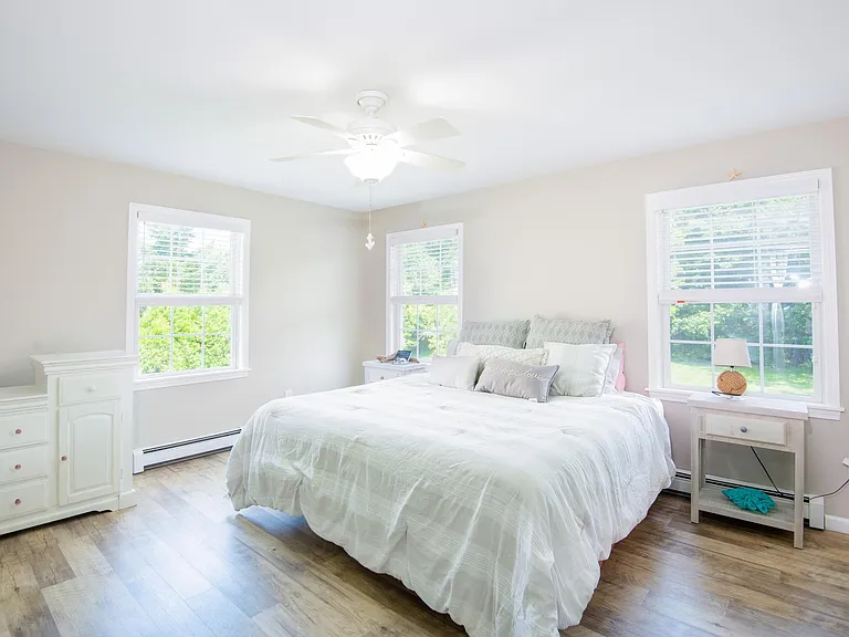 663 Aquidneck Ave — Photo 15