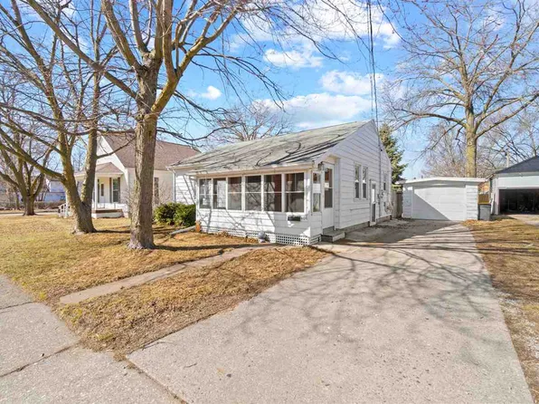 404 E Van Buren St, Washington, IA 52353