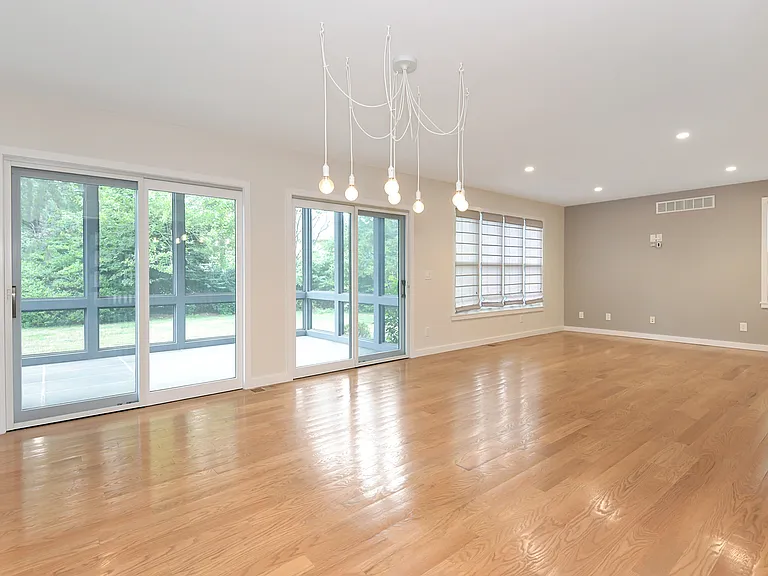 160 Sycamore Rd — Photo 11