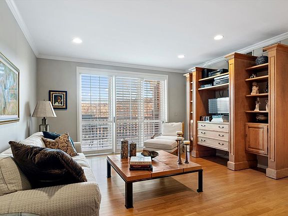 5th image of 950 Augusta Way APT 313