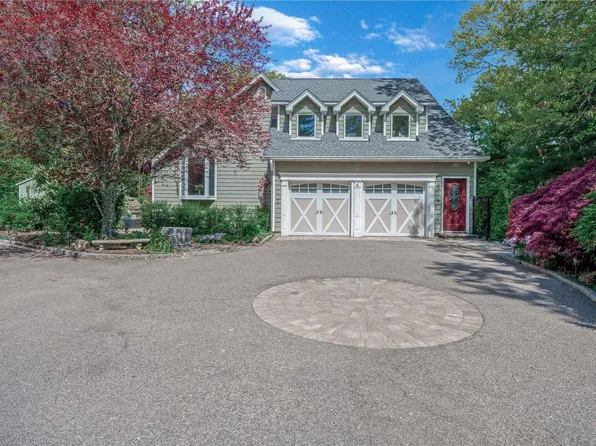 92 Ponderosa Lane, Melville, NY 11747