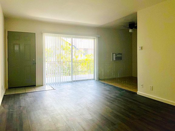4th image of 405 N Marengo Ave #11