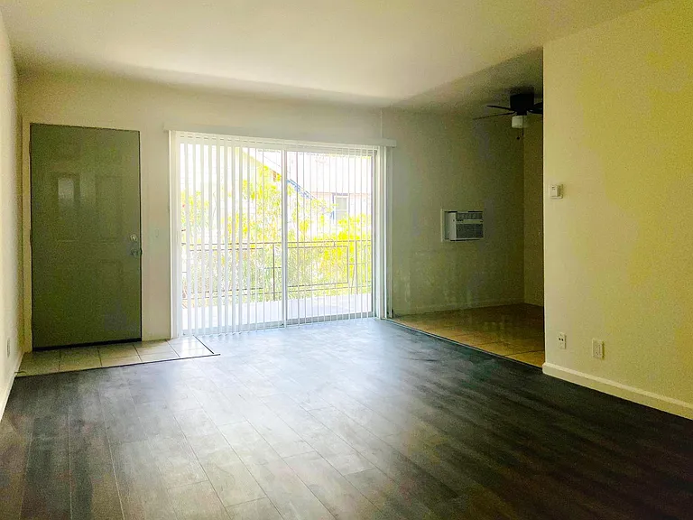 405 N Marengo Ave #11 — Photo 4