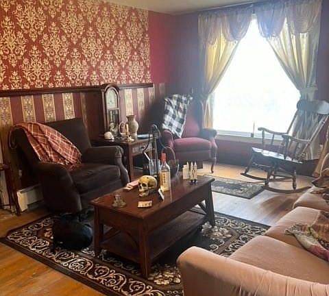 4th image of 2182 Oak Hill Rd