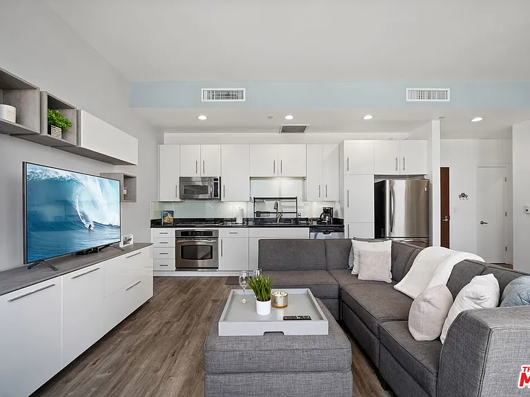 1100 Wilshire Blvd #2201 — Photo 6