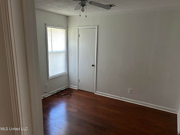 5th image of 1577 E Pear Ln
