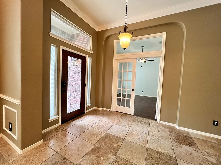 2215 Dorman Ct — Photo 4