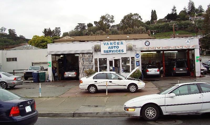 1st image of 900 El Camino Real