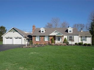 882 Mill Rd, East Aurora, NY 14052