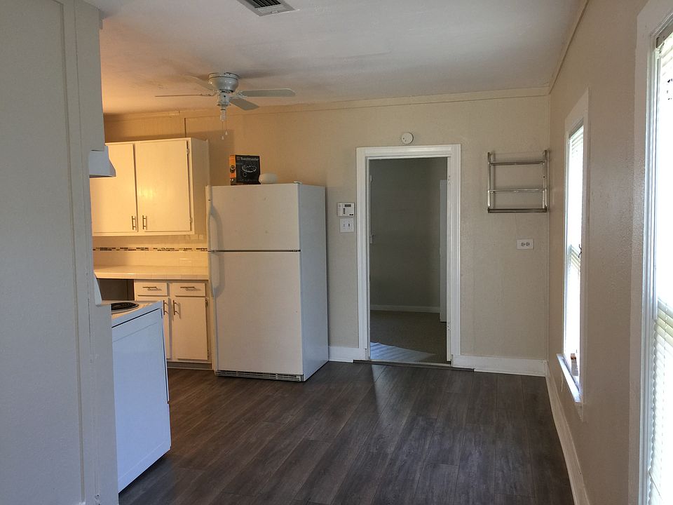 Dining/kitchen 