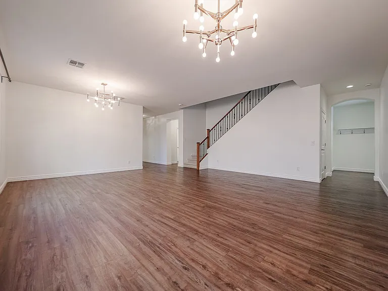 2744 E Donato Dr — Photo 8