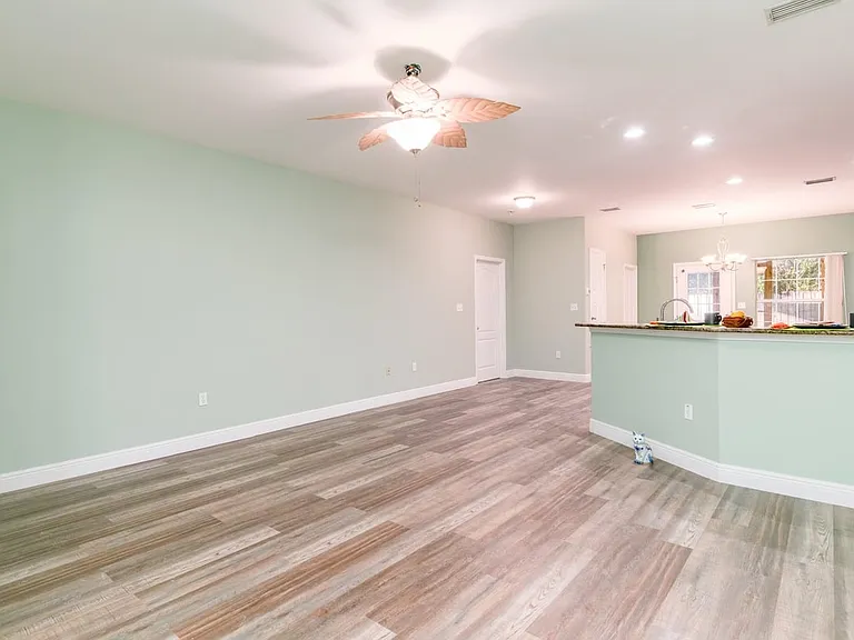 827 Fairview Dr #3 — Photo 6
