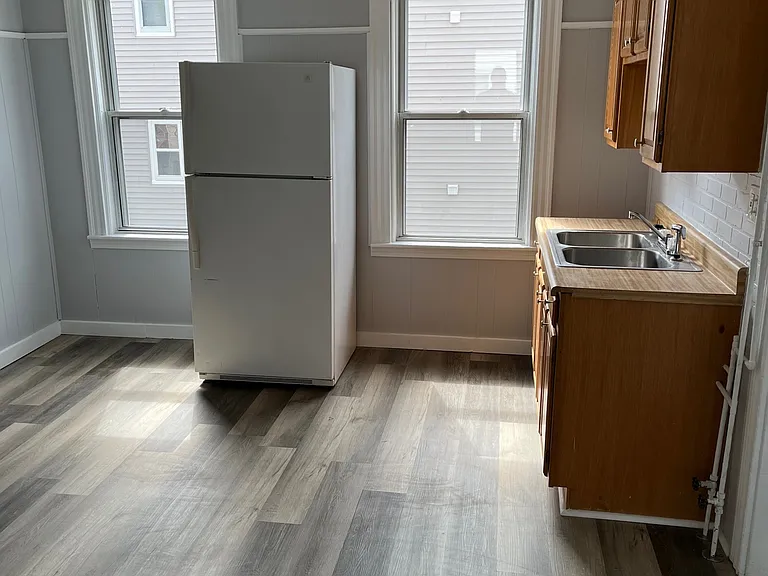 103 3rd St #2-R — Photo 2