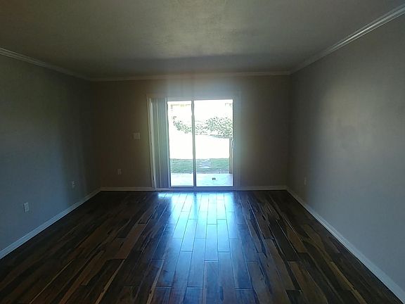2nd image of 143 Cambridge Ln #143