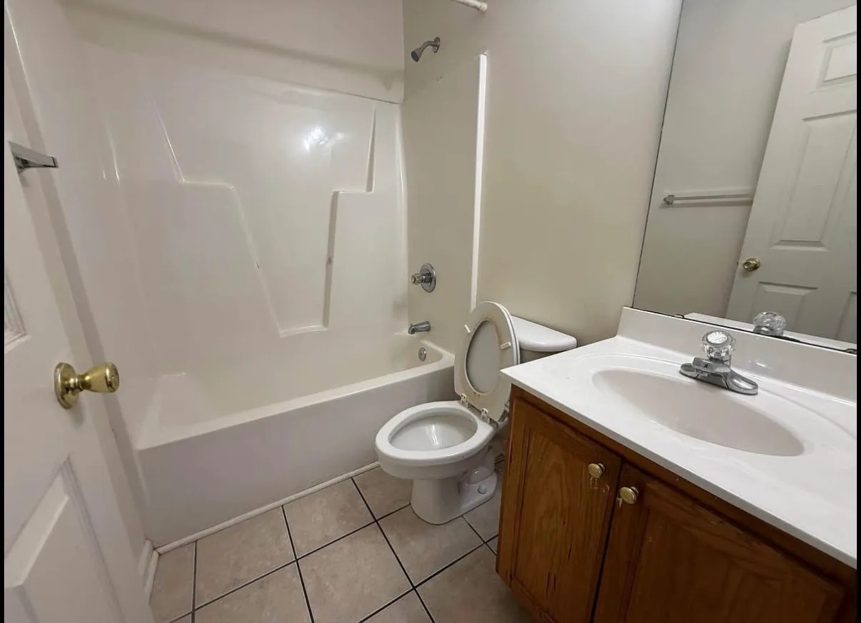 2 bed, 990 sqft, $1,400 — Photo 4